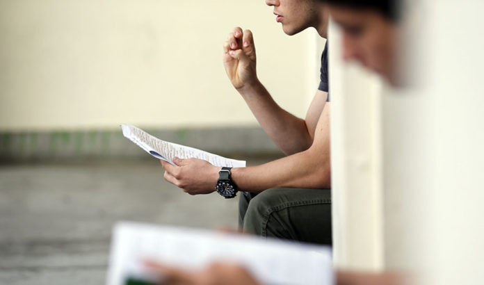 PRUEBAS DE SELECTIVIDAD EN LA UNIVERSIDAD COMPLUTENSE DE MADRID