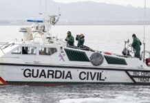 Mueren dos guardias civiles tras ser embestidos por una narcolancha en Cádiz