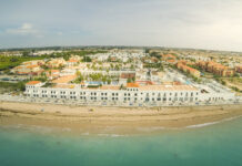 EL HOTEL PLAYA DE LA LUZ DE ROTA EN LA GUÍA DE HOTELES SINGULARES DE CAIXABANK